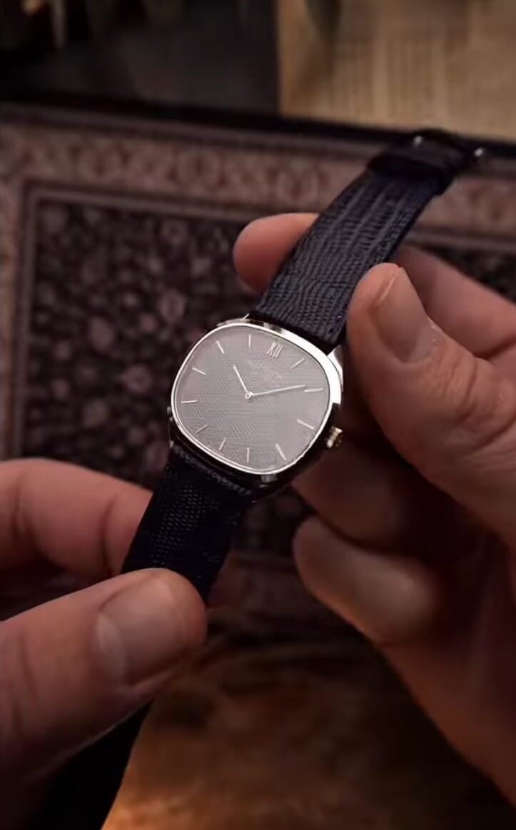 Minimalist Black Strap Wristwatch